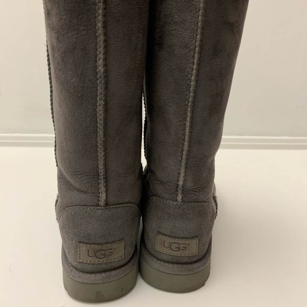 Grey uggs - Picture 11 of 12